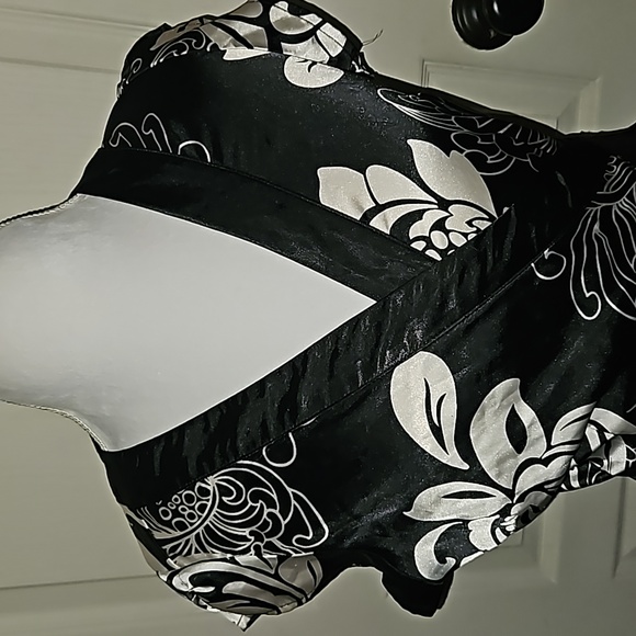 BCBG EUC Wrap Print Blouse - Picture 3 of 3